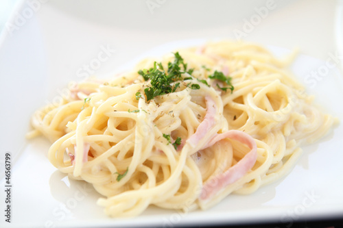 spaghetti white sauce with ham