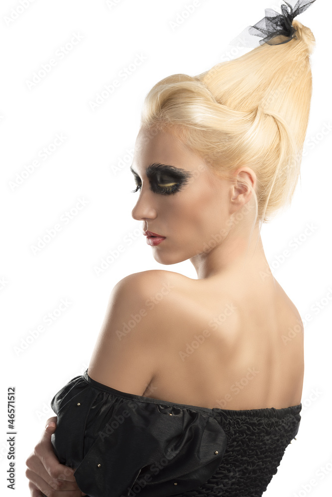 Naklejka premium blonde girl with dark make-up turned back