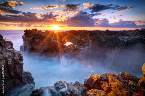 Obraz Gouffre de l'Etang-Salé at dusk - Reunion