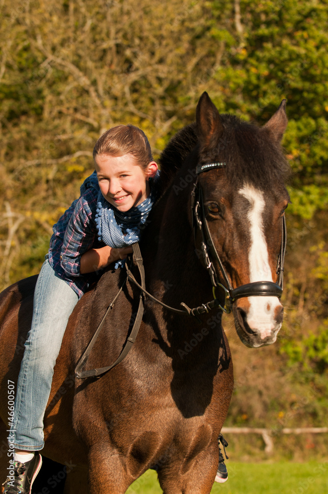 Obraz premium Kind und Pferd, reiten, outdoor