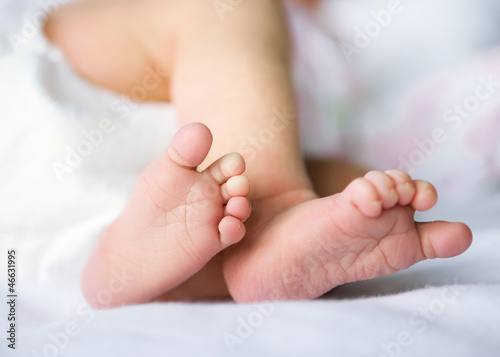 legs newborn baby
