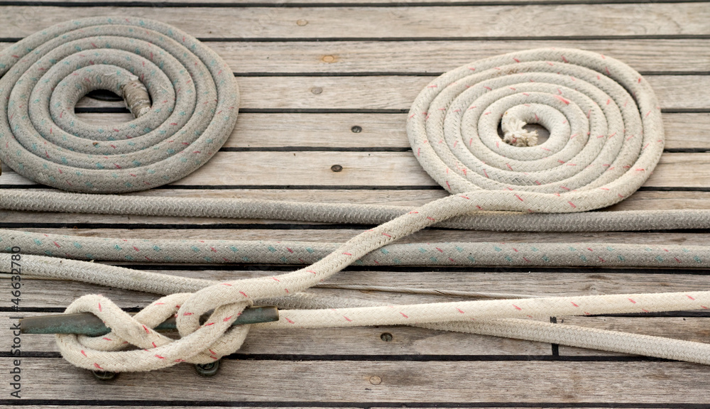 Obraz premium mooring ropes over boat decl