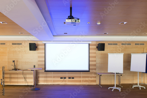 Fotografie blue reflections of video projector in wooden conference room