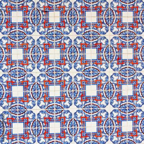 Azulejo with red squares and blue petals ornament
