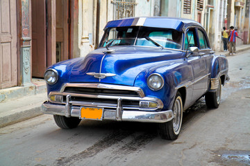 Plexiglas schilderij Cubaanse oldtimers Klassieke Oldsmobile op straat Havana  © Aleksandar Todorovic