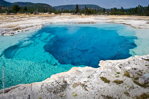 Source chaude bleu turquoise - Parc de Yellowstone, USA photo