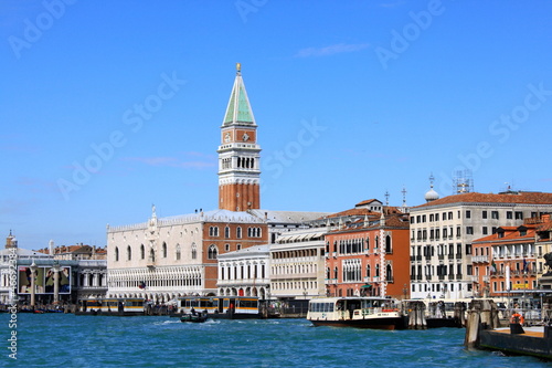 Le Campanile et le Palais des Doges à Venise - Italie