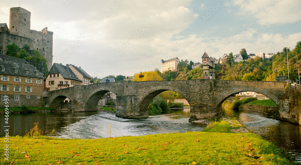 Romantisches Runkel mit Lahnbrücke und Burg