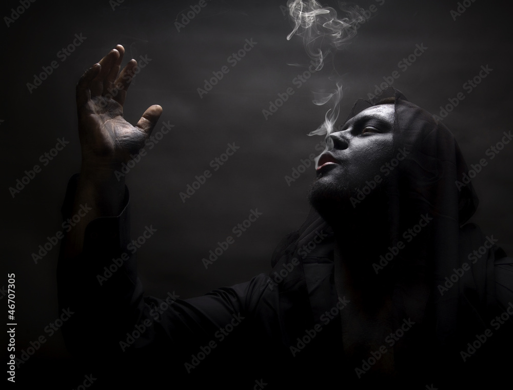 Portret z dymem - obrazy, fototapety, plakaty 