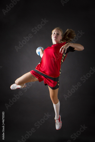 Photographie portrait einer jungen schönen blonden handballerin