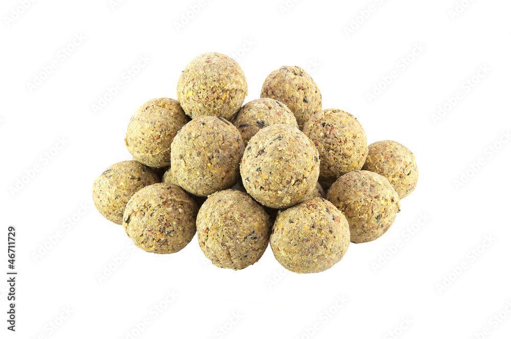 Naklejka premium boules de graisses pour mésanges sur fond blanc