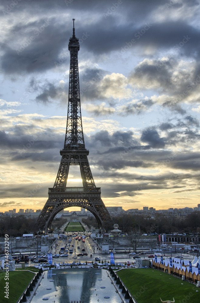 La Tour Eiffel - Winter sunrise in Paris at Eiffel Tower, view f