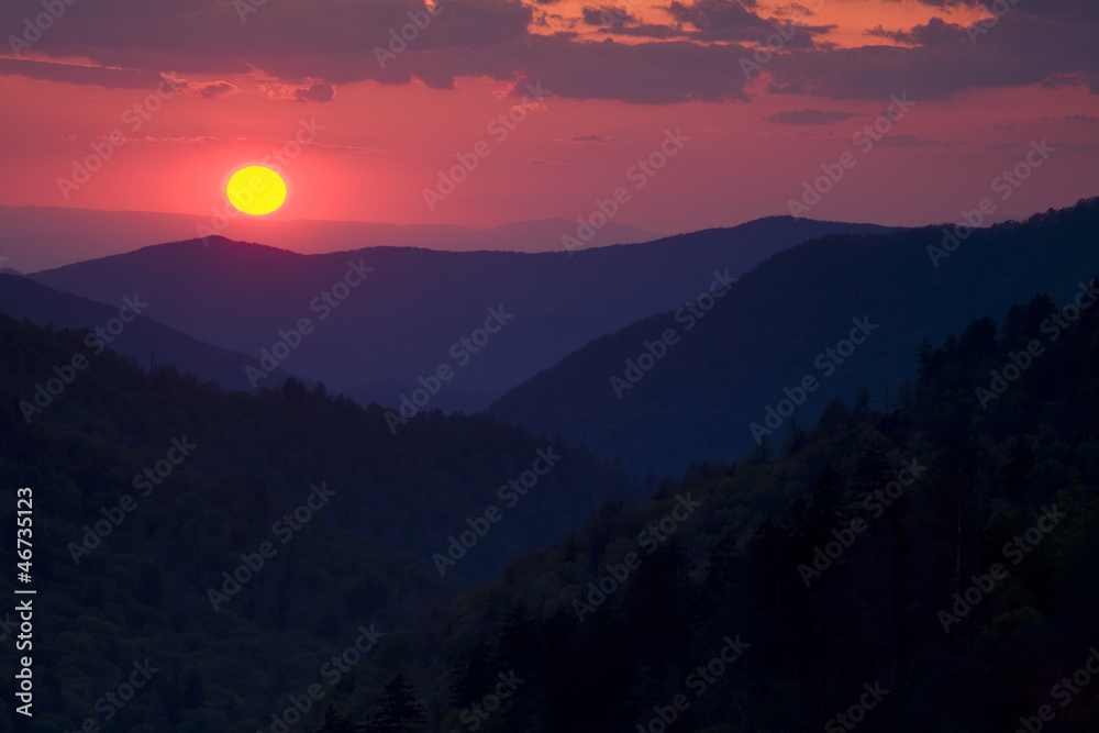 Sun setting at the Morton Overlook in the Great Smoky Mountains National Park Sun setting at the Morton Overlook in the Great Smoky Mountains National Park