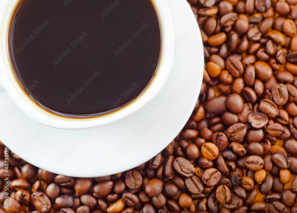 Fototapeta premium fresh coffee in the white cup, coffee and coffee beans