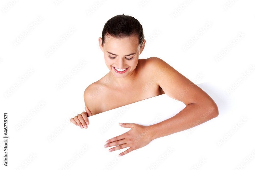Obraz premium Beautiful girl with perfect skin holding blank board.