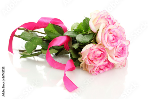 Fototapeta Naklejka Na Ścianę i Meble -  beautiful bouquet of pink roses isolated on white