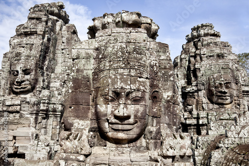 faces in the temples of angkor © jjuncadella
