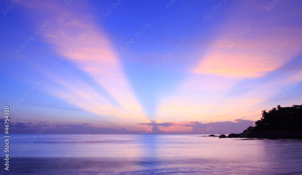 Fototapeta premium Beauty and majestic sunrise on Samui island,Thailand