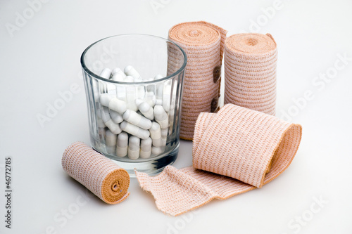 Vászonkép Bandages and pills