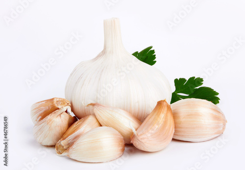 garlic with leaves