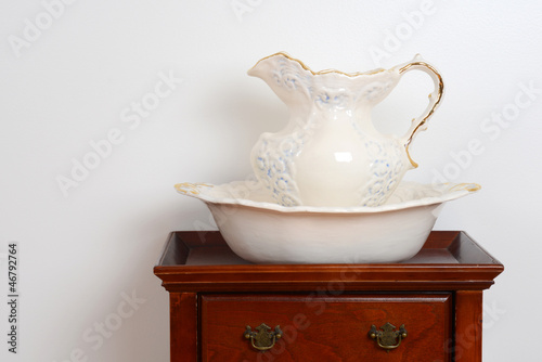 Принти на полотні Closeup of an old wash basin and jug