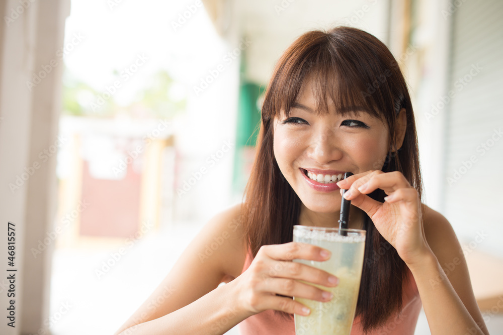Drinking beverage Drinking beverage
