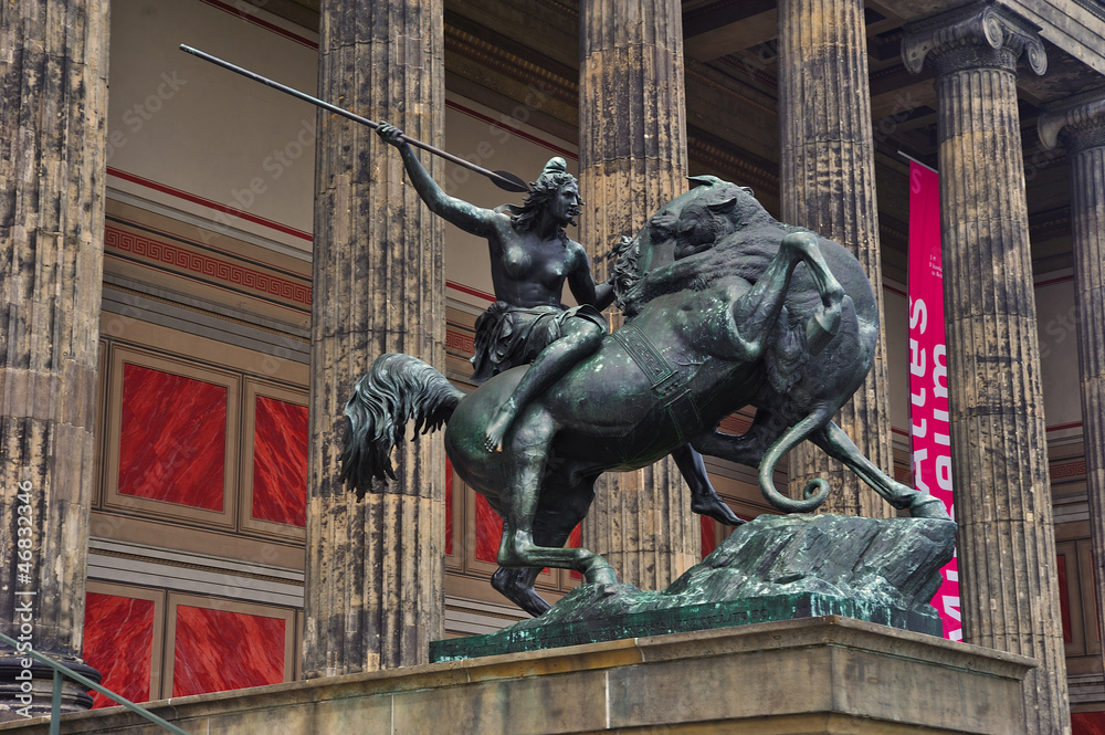 Naklejka premium Statue alte Nationalgalerie Berlin