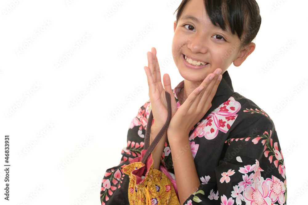 浴衣を着て微笑む女の子 浴衣を着て微笑む女の子