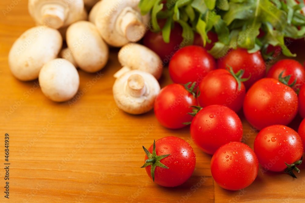 Tomatoes, mushrooms and rocket salad Tomatoes, mushrooms and rocket salad