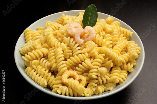 Fusilli allo zafferanno e gamberetti