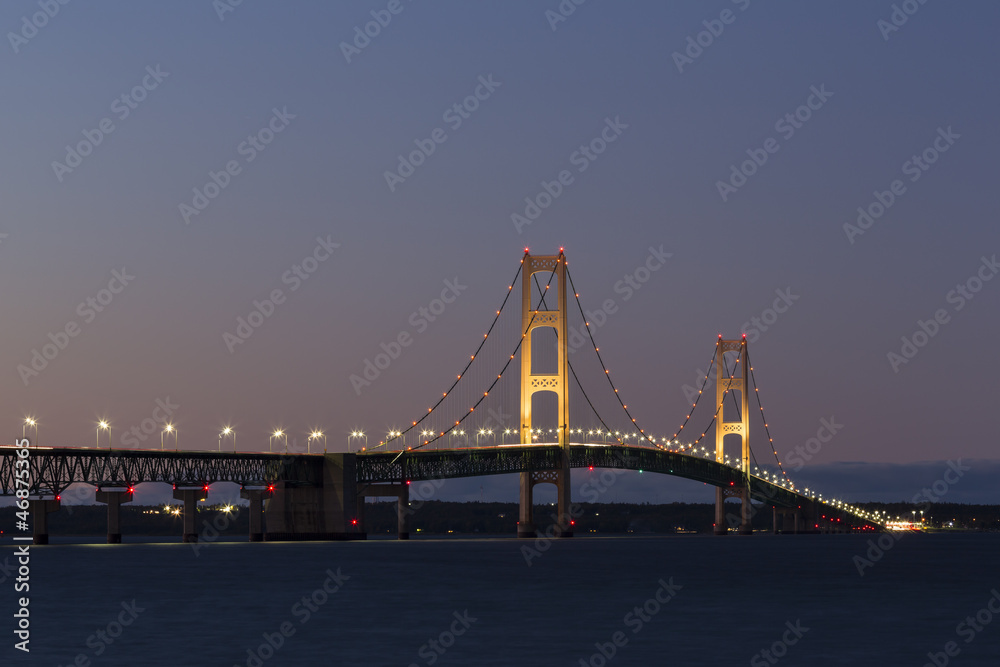 Obraz premium Big Mackinac Bridge Evening