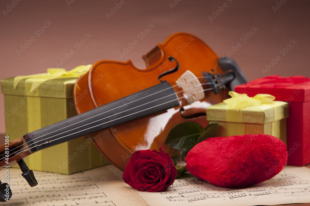 Fototapeta premium Beautiful roses and violin!