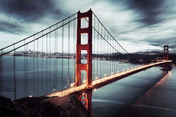 Papier peint photo Des ponts Pont sombre dans la brume nocturne  © Frédéric Prochasson