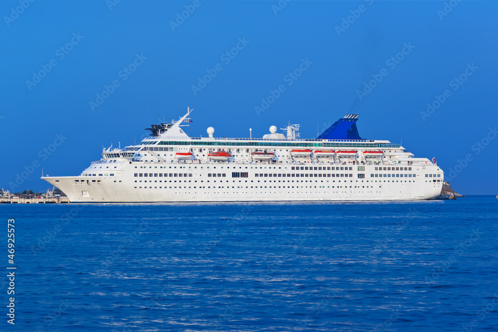 Passenger cruise ship
