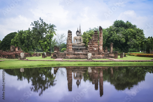 sukhothai ruins temple buddha thailand