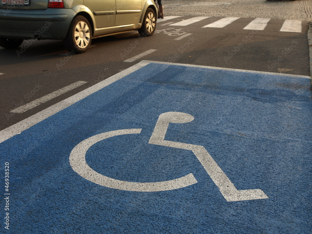 Obraz premium Rollstuhlfahrer-Parkplatz