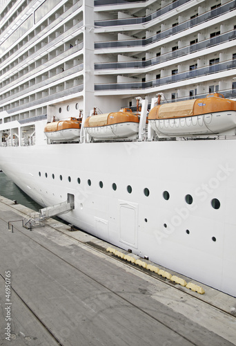 Stationary cruise ship