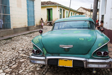 Plexiglas schilderij Cubaanse oldtimers Straatleven in historisch Cuba  © Nicola_Del_Mutolo