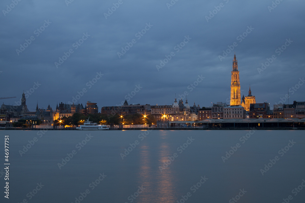 A night shot of the skyline of Antwerp