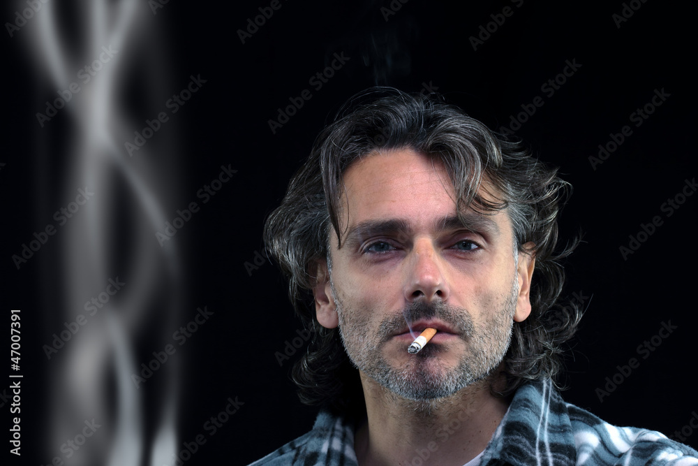 Fototapeta premium smoker man