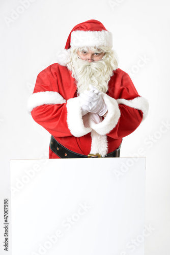 Weihnachtsmann reibt sich die Hände
