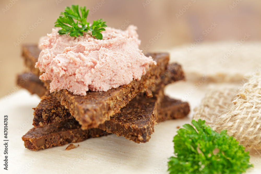 Fotografie Vollkornbrot mit Leberwurst