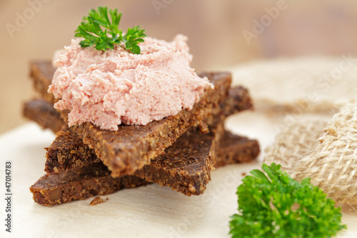 Fotografie Vollkornbrot mit Leberwurst