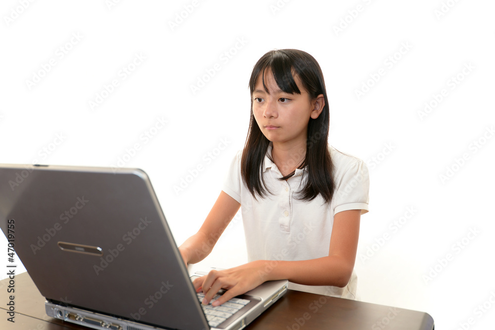 真剣な表情の女の子 真剣な表情の女の子
