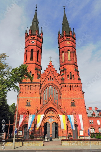 Tarnow, Backsteinkirche mit Doppelturm