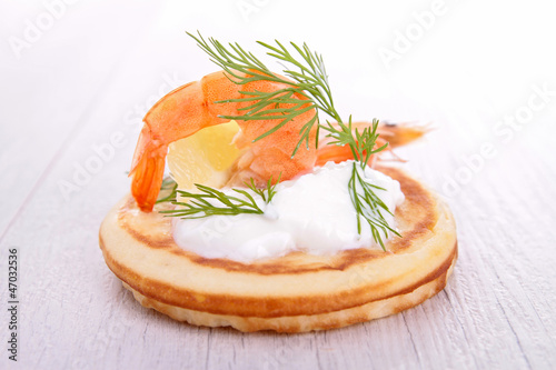 Принти на полотні toast with cream and shrimp