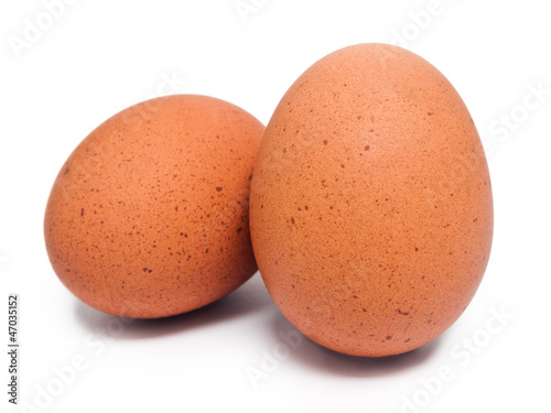 2 braune Eier