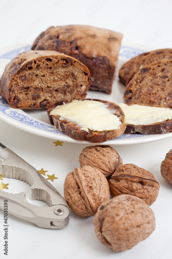 Fototapeta premium Früchtebrot und Nüsse