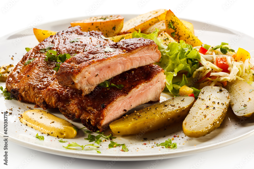Tasty grilled ribs with vegetables Tasty grilled ribs with vegetables