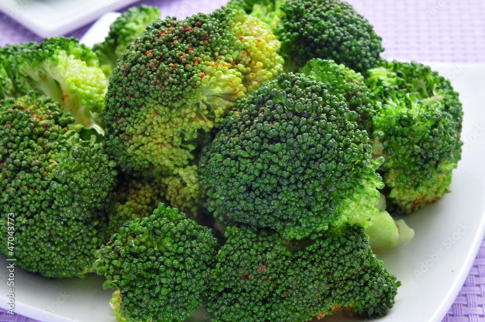 cooked broccoli